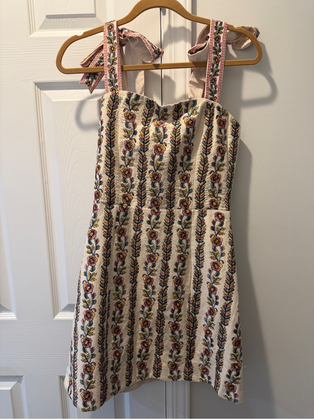 Nwt Alice + Olivia Off-White Textured Midi Dress With Floral Multi Accents